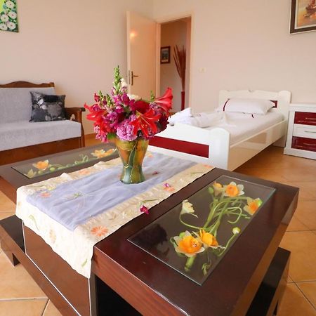 Apartments Vila Roboci Sarandë エクステリア 写真