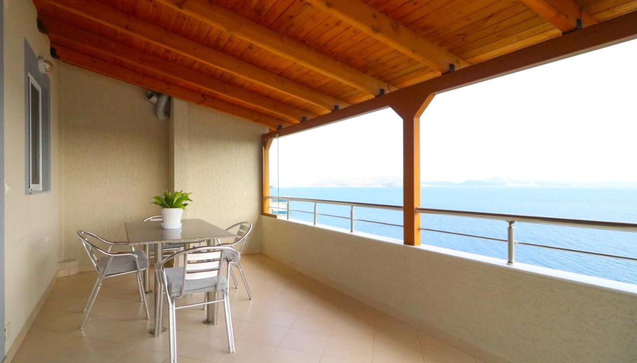 Apartments Vila Roboci Sarandë エクステリア 写真