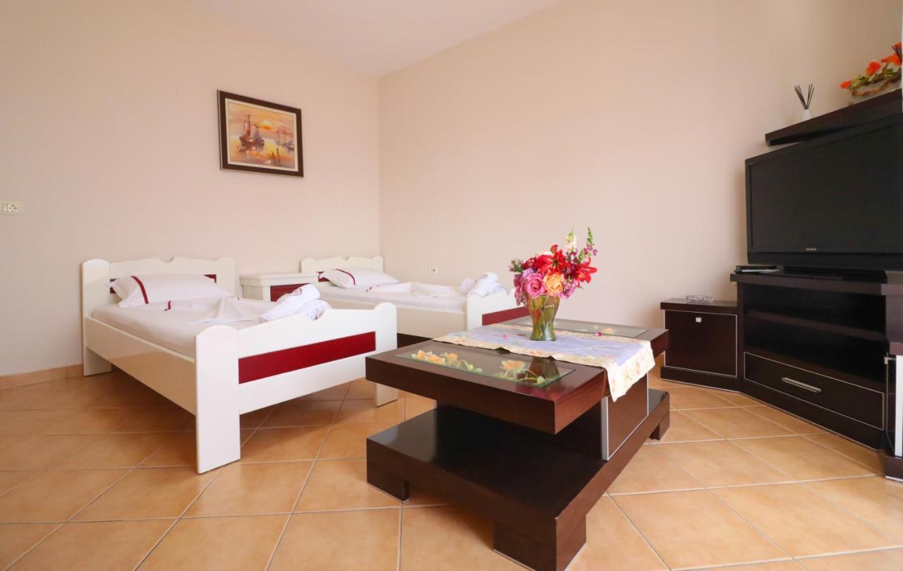Apartments Vila Roboci Sarandë エクステリア 写真