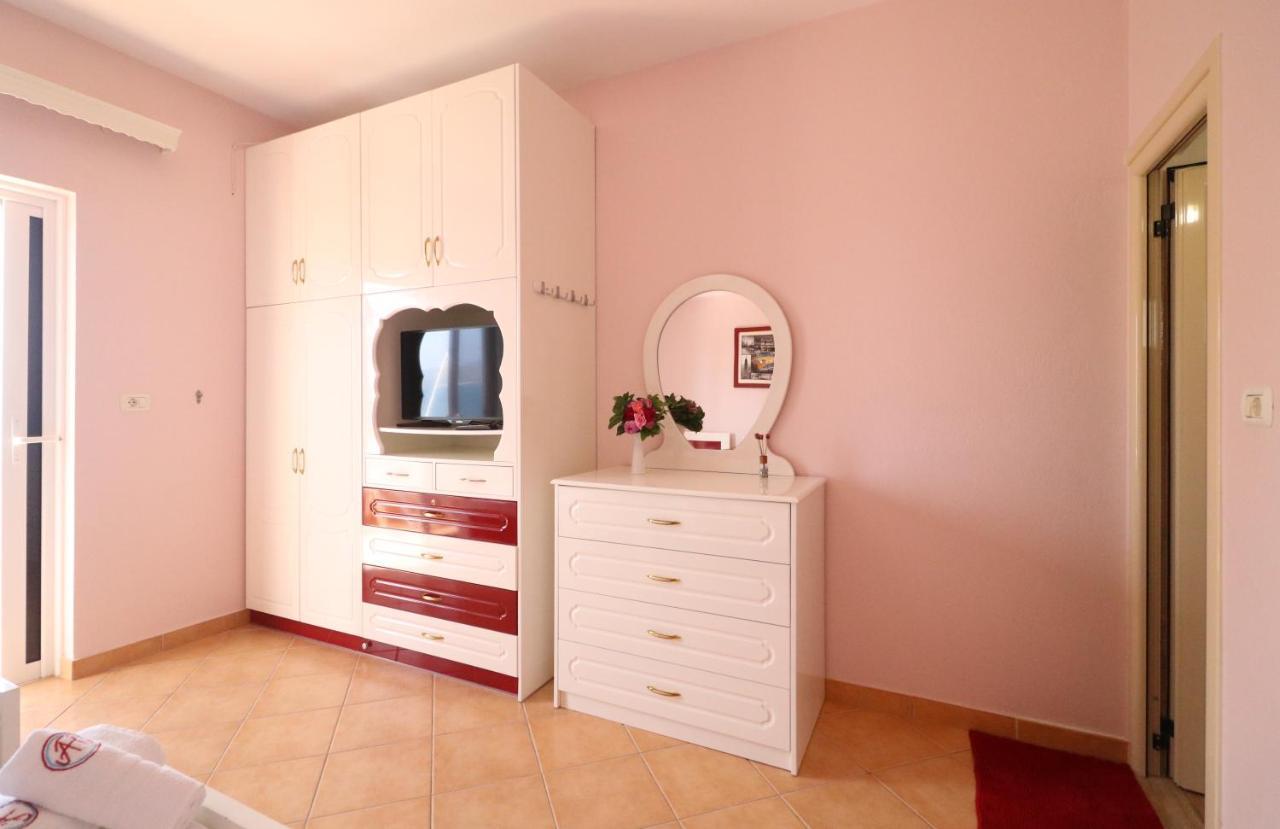 Apartments Vila Roboci Sarandë エクステリア 写真