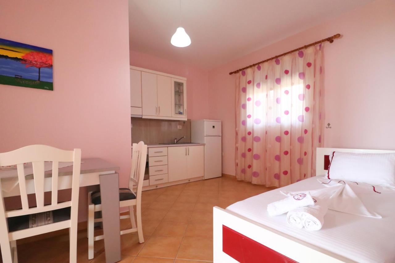Apartments Vila Roboci Sarandë エクステリア 写真